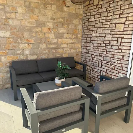Muring Apartments 4*