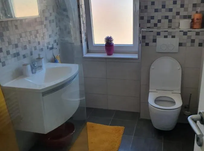 بيت ضيافة Muring Tribalj