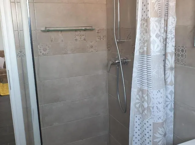 بيت ضيافة Muring Tribalj